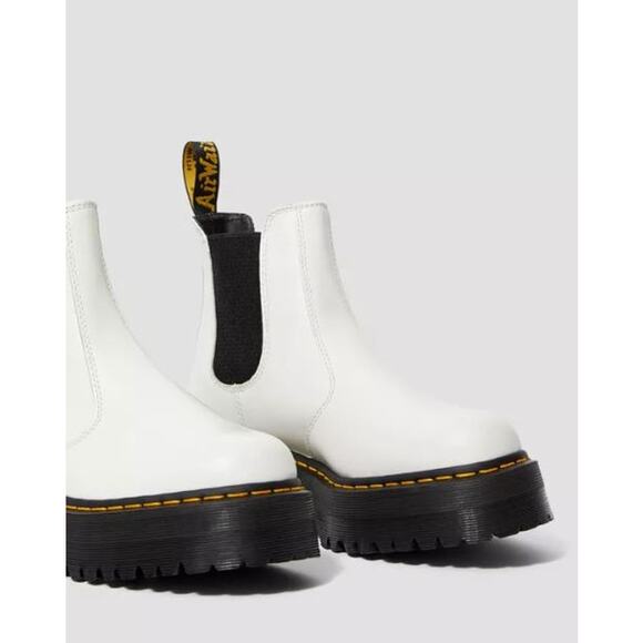 NWT Dr. Martens 2976 Smooth Leather Platform Chelsea Boots White Women's Size 6 - Picture 5 of 12